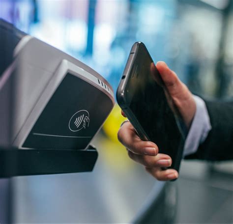 difference between using oyster card and contactless payment card|benefits of an oyster card.